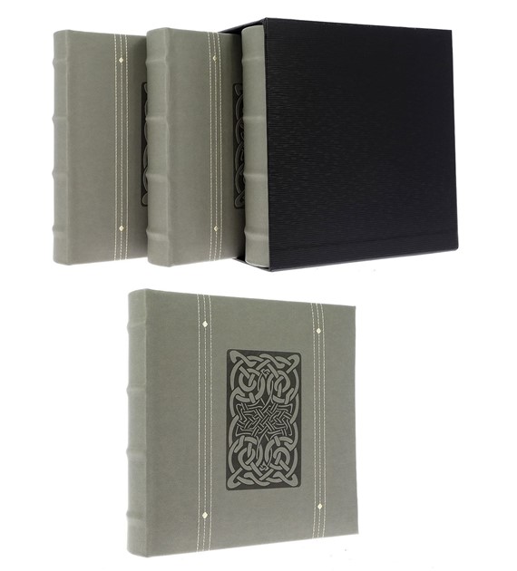 Album kieszeniowy szyty KD46200LINEBOX3-3
<br/>Rozmiar zdjęć: 10x15
<br/>Ilość zdjęć: 200
<br/>Ilość zdjęć na stronie: 2