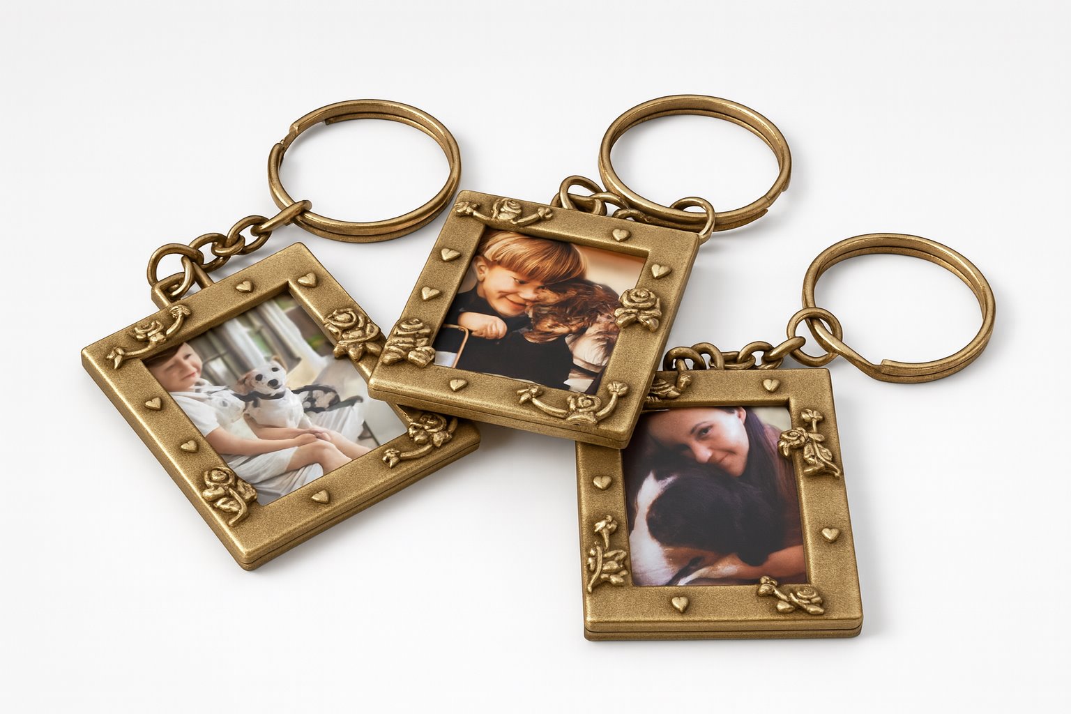 Ramka metalowa KEYFRAMEGOLD<br>
Rozmiar ramki: 3x4<br>