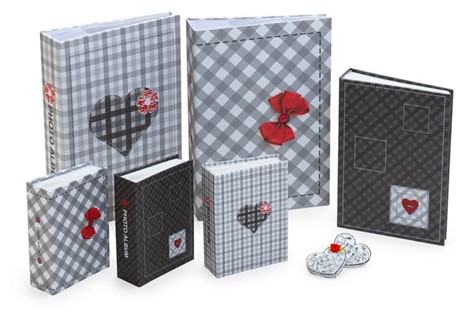 Album kieszeniowy klejony KPH-9171<br>
Rozmiar zdjęć: <br>
Ilość zdjęć: <br>
Ilość zdjęć na stronie: 1<br>