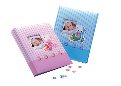 Album tradycyjny szyty KPH-FA-984<br>
Rozmiar stron: 29x32<br>
Ilość stron: 60<br>
Kolor stron: biały