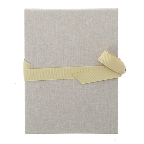 Album tradycyjny  LP57LINENCREAM<br>
Rozmiar stron: <br>
Ilość stron: <br>
Kolor stron: czarny