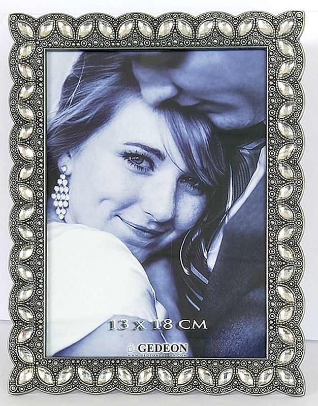Ramka metalowa,
 13x18
<br/> RM2157S 
<br/>Rozmiar ramki: 13x18
<br/>Materiał ramki: metalowa